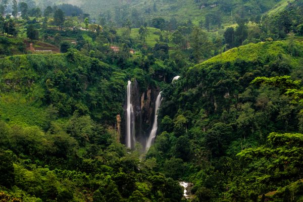 Sri_Lanka_Waterfalls_Puna_falls_Crag_556871_2560x1440